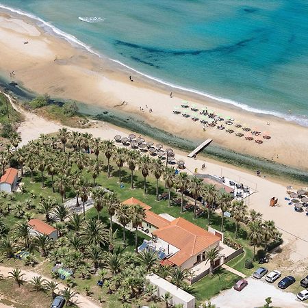 La Palma Beachfront Suites เยโอริยิอูโปลิส ภายนอก รูปภาพ