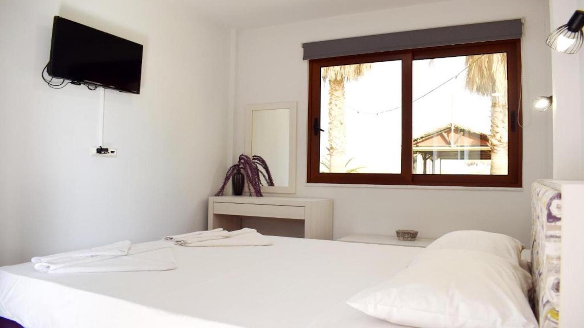 La Palma Beachfront Suites เยโอริยิอูโปลิส ภายนอก รูปภาพ