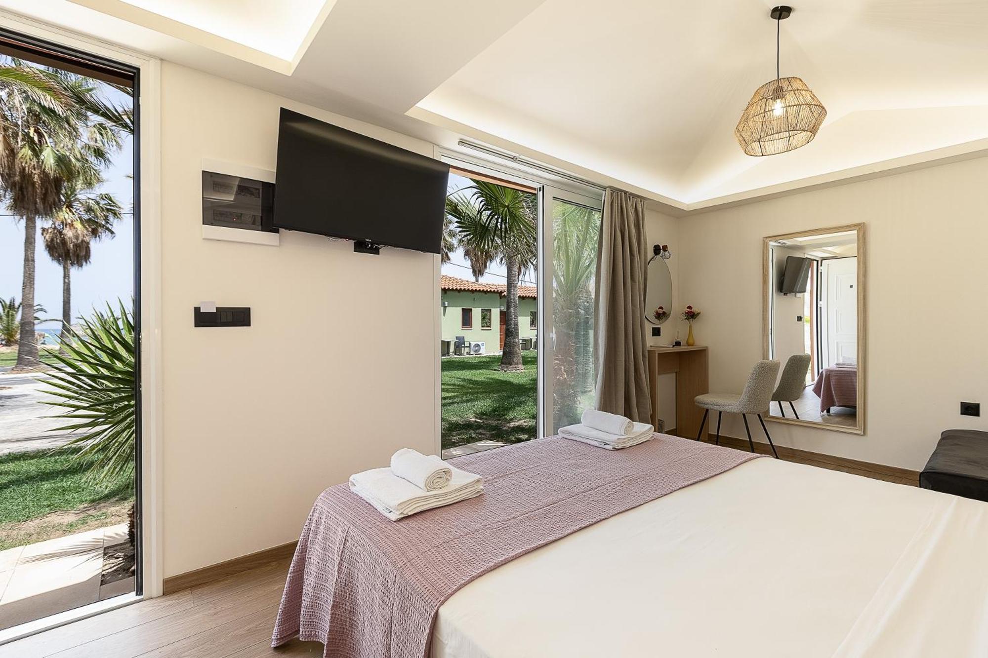 La Palma Beachfront Suites เยโอริยิอูโปลิส ภายนอก รูปภาพ