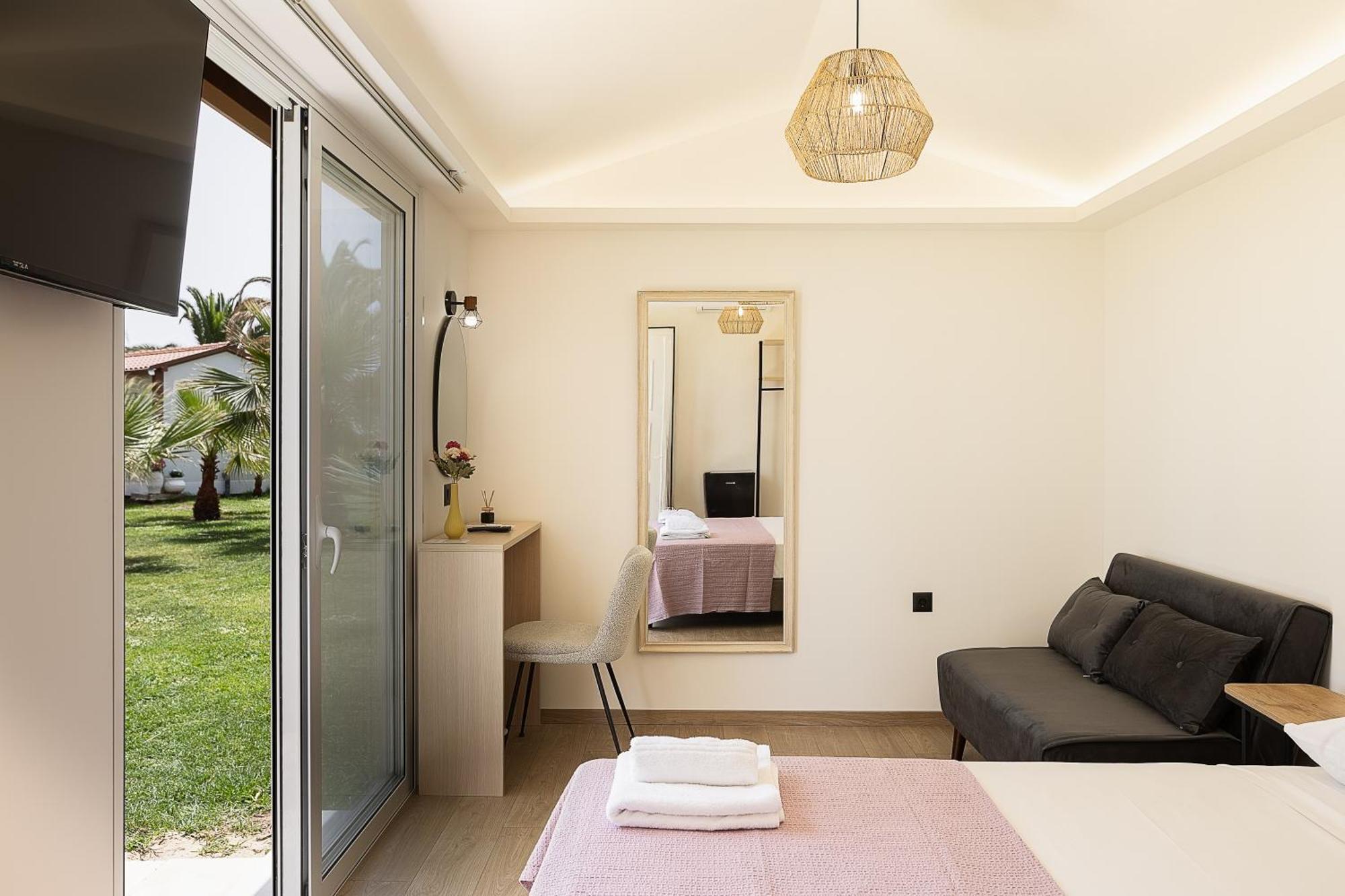 La Palma Beachfront Suites เยโอริยิอูโปลิส ภายนอก รูปภาพ