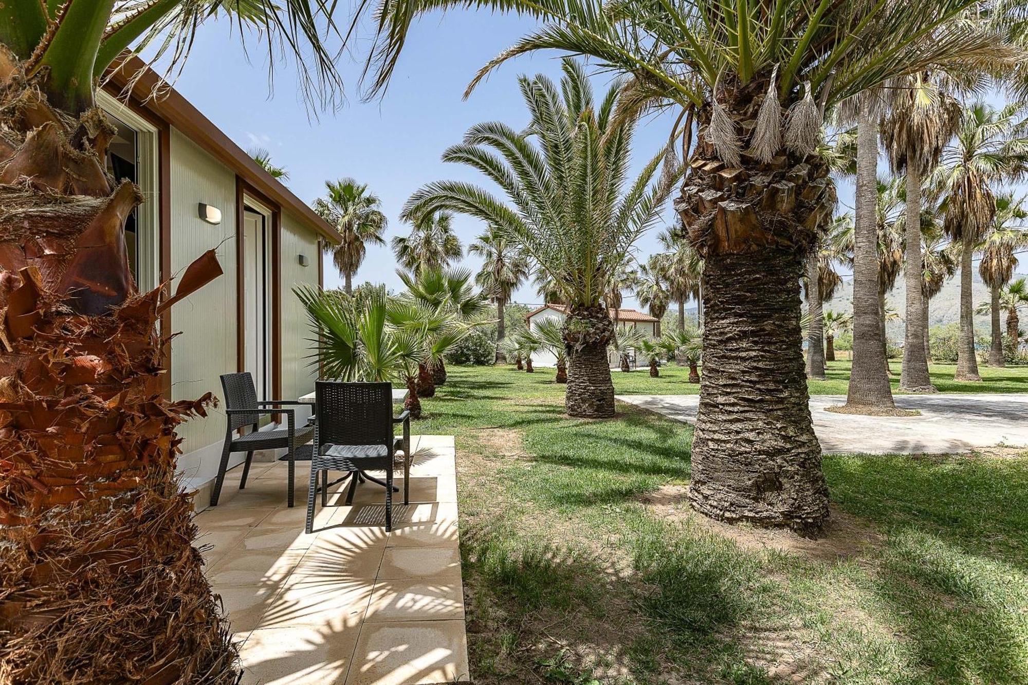 La Palma Beachfront Suites เยโอริยิอูโปลิส ภายนอก รูปภาพ