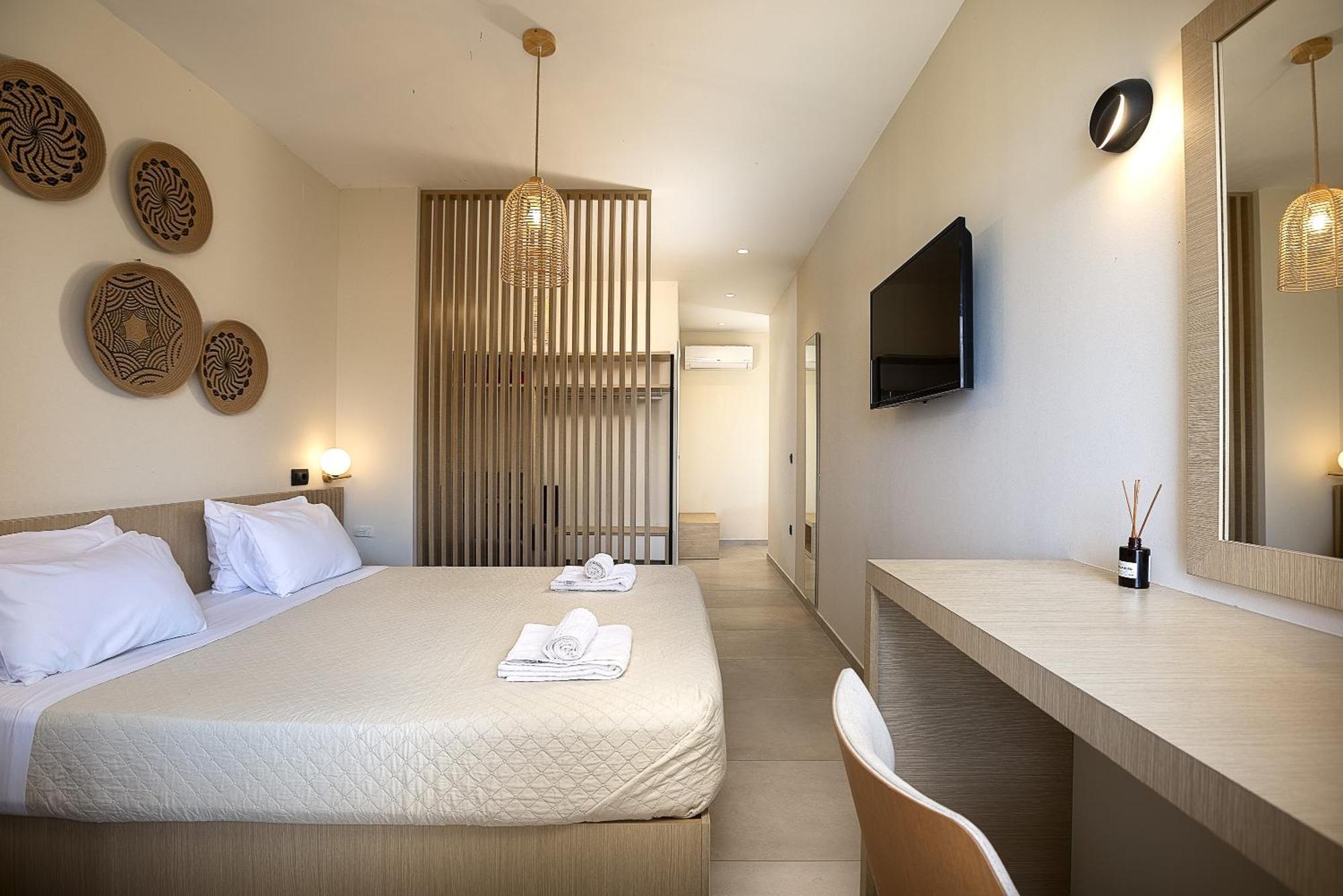La Palma Beachfront Suites เยโอริยิอูโปลิส ภายนอก รูปภาพ